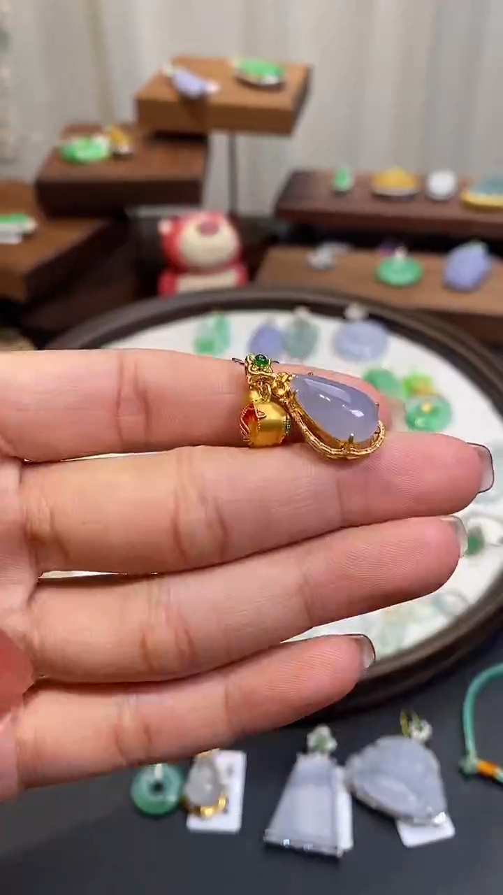 【闪购商品】翡翠颈饰18K金镶嵌福瓜