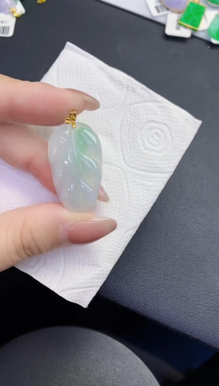 颈饰18K金镶嵌翡翠缅甸天然翡翠A货