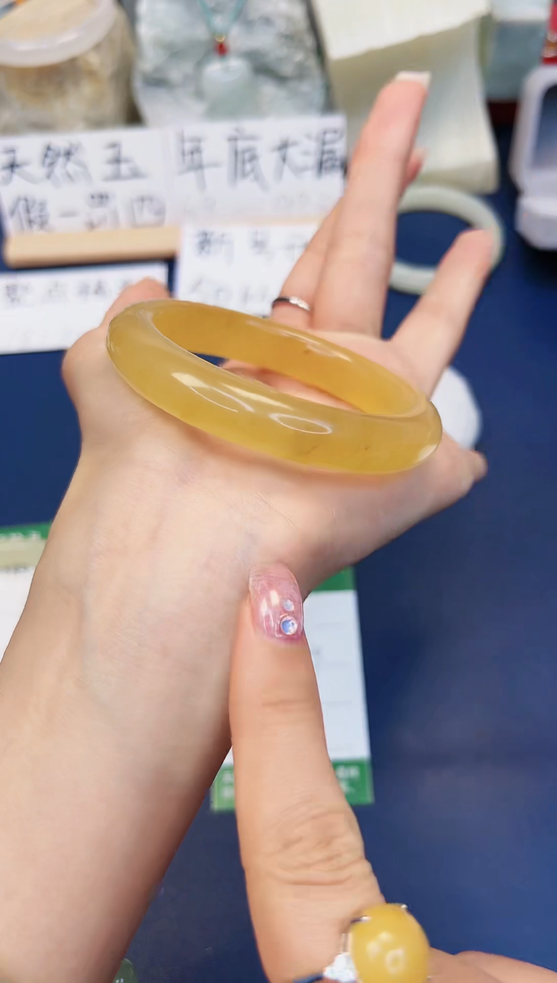 【闪购商品】石英质玉手镯未镶嵌186