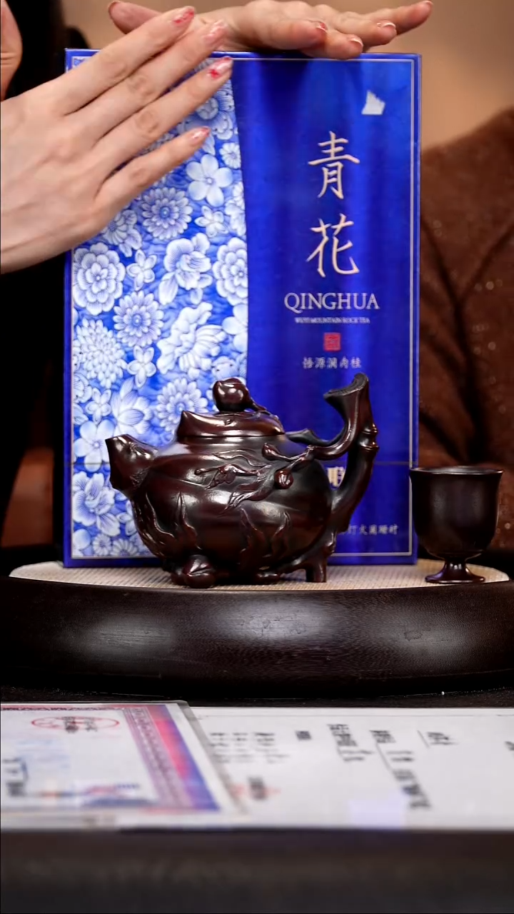 茶壶紫砂YLX79圣桃   龙山古乌泥 300cc