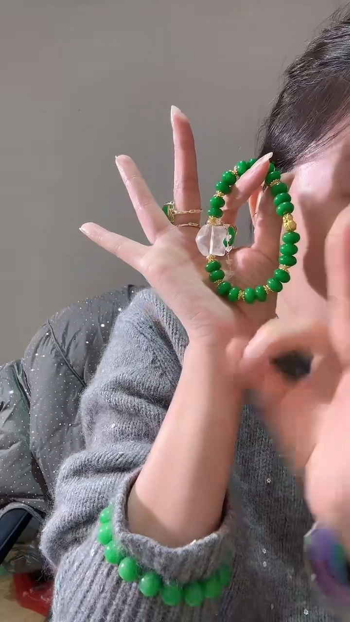 颈饰未镶嵌翡翠白狐狸盘珠串