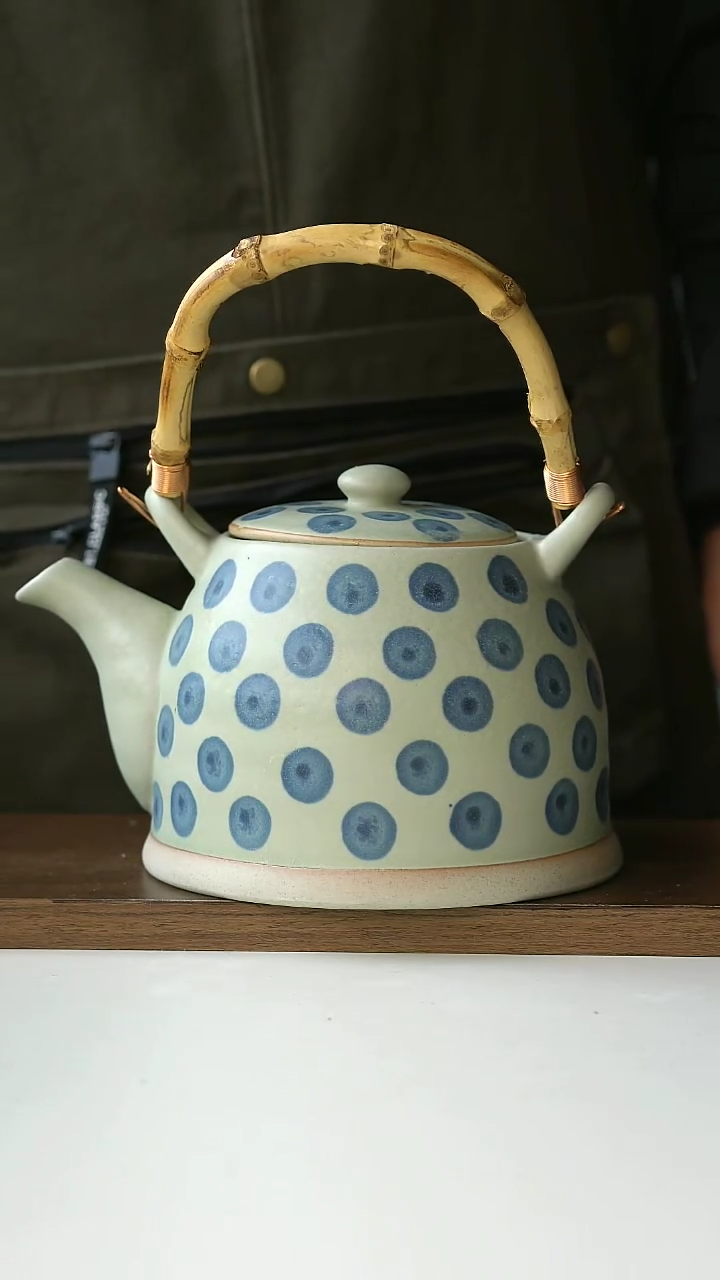 【闪购商品】陶瓷手绘蓝莓壶1L24-2@