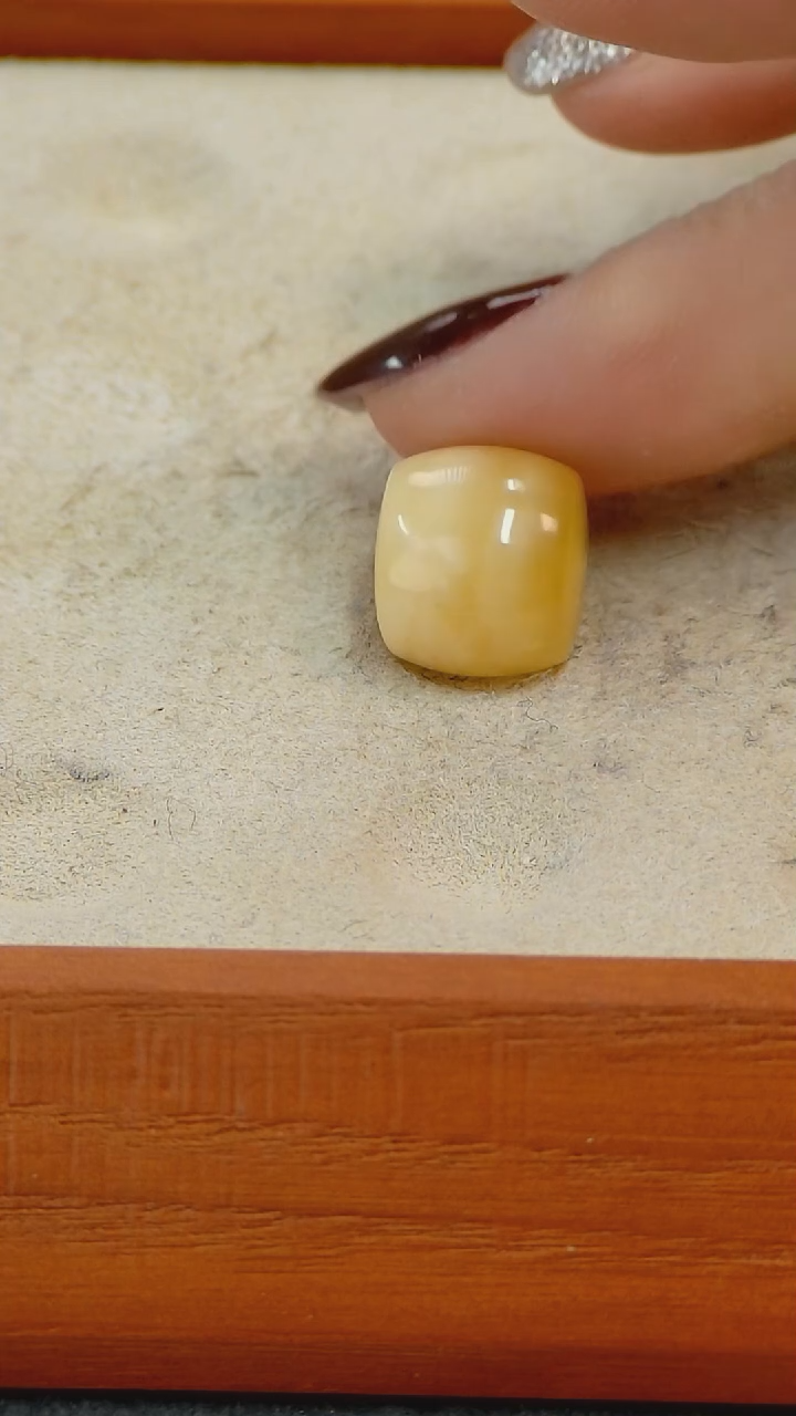 【闪购商品】蜜蜡裸石未镶嵌俄料微瑕12.4*11MM1.183克