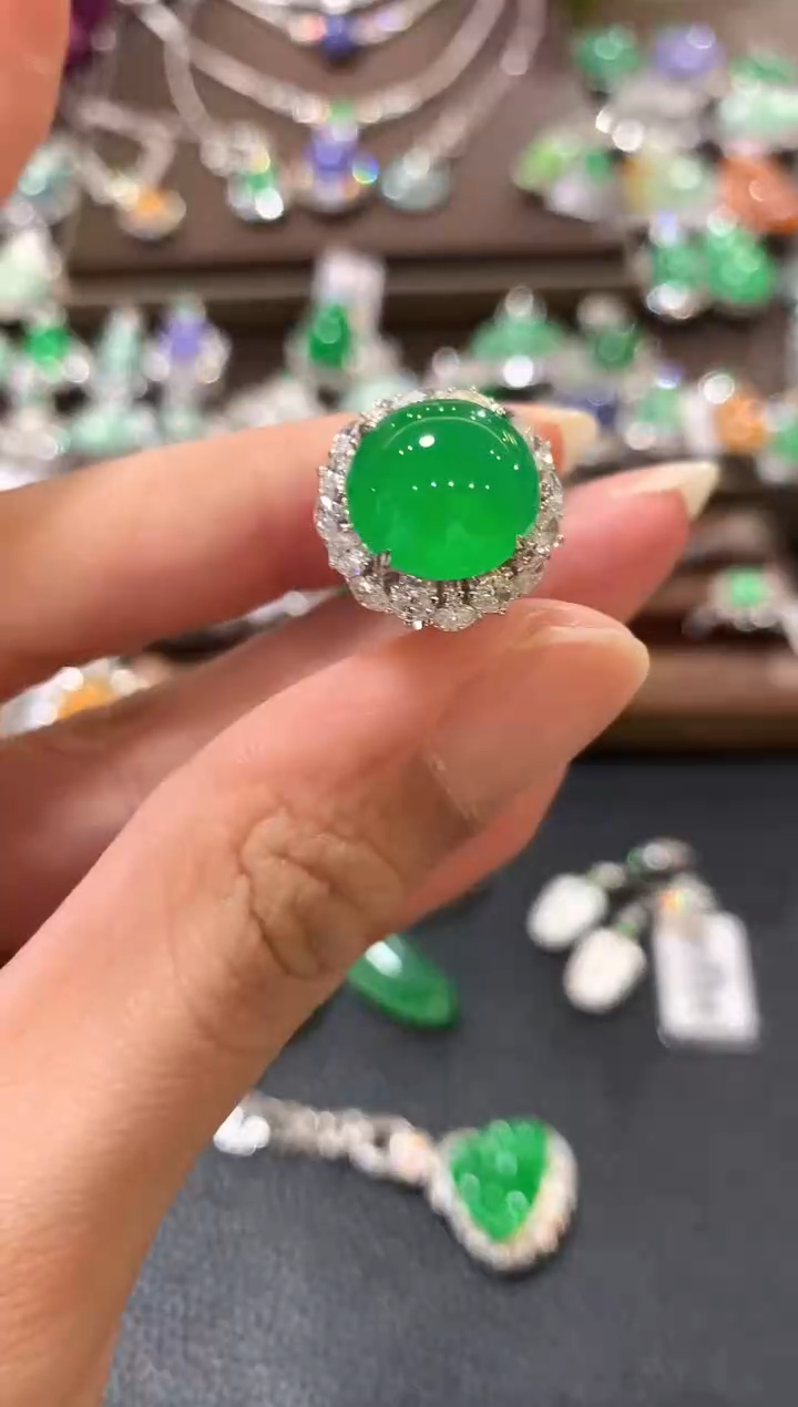 18K金镶嵌戒指翡翠玲***?v61   