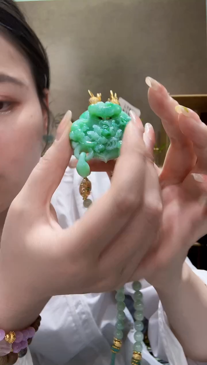 翡翠未镶嵌颈饰吊坠