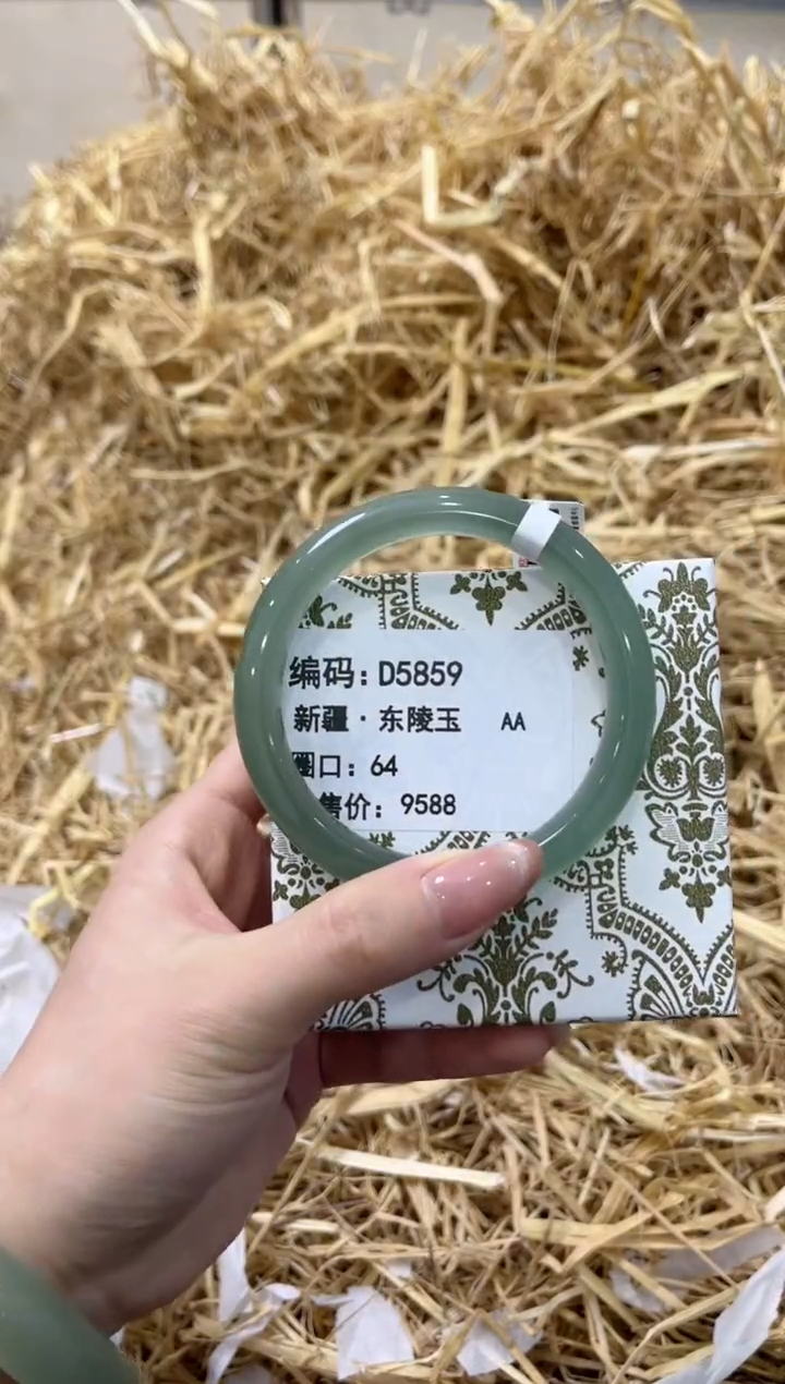 未镶嵌手镯石英质玉D5859