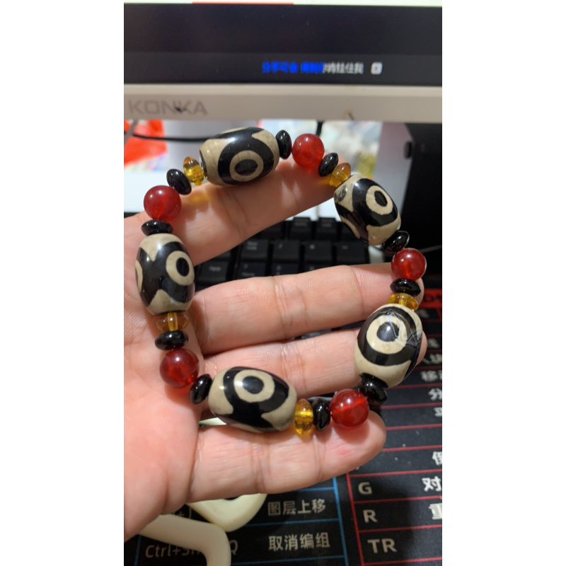 D 417 黑白三眼手串