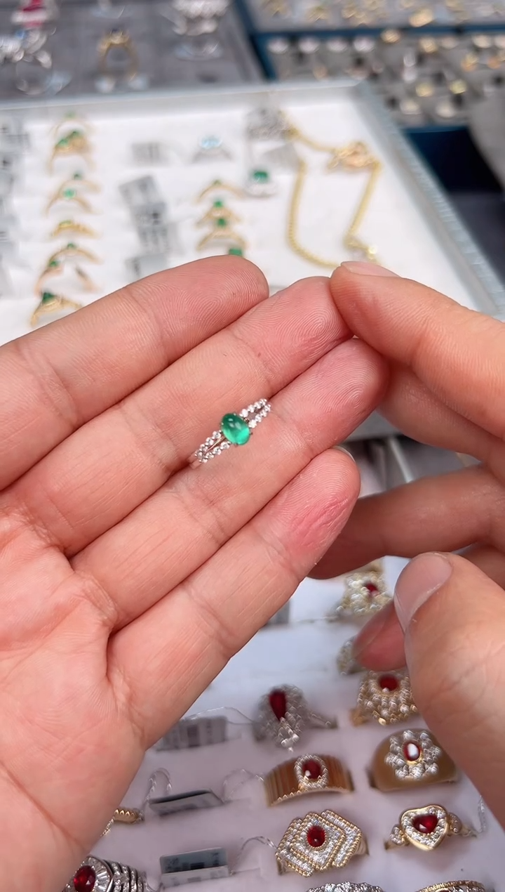 【闪购商品】祖母绿戒指18K金镶嵌/0.59ct/赞比亚/VVG