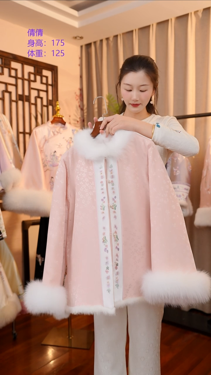 刺绣非遗服饰一物一件