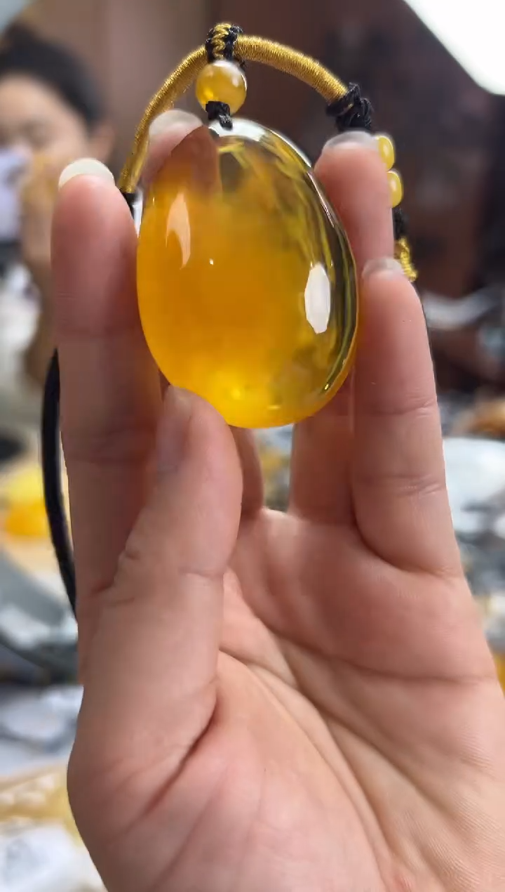 【闪购商品】琥珀裸石未镶嵌蜜蜡吊坠
