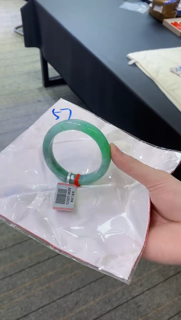 【闪购商品】翡翠手镯未镶嵌         