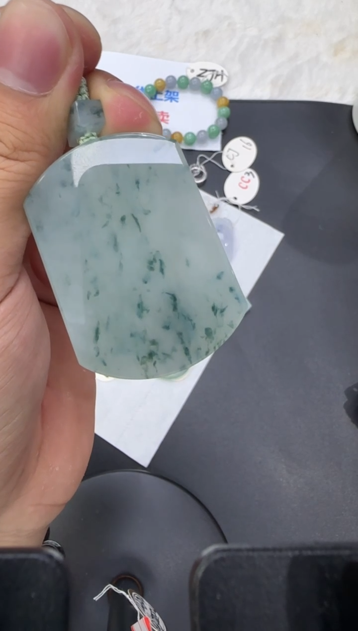 颈饰未镶嵌翡翠路**方天然翡翠A货孤品一件 