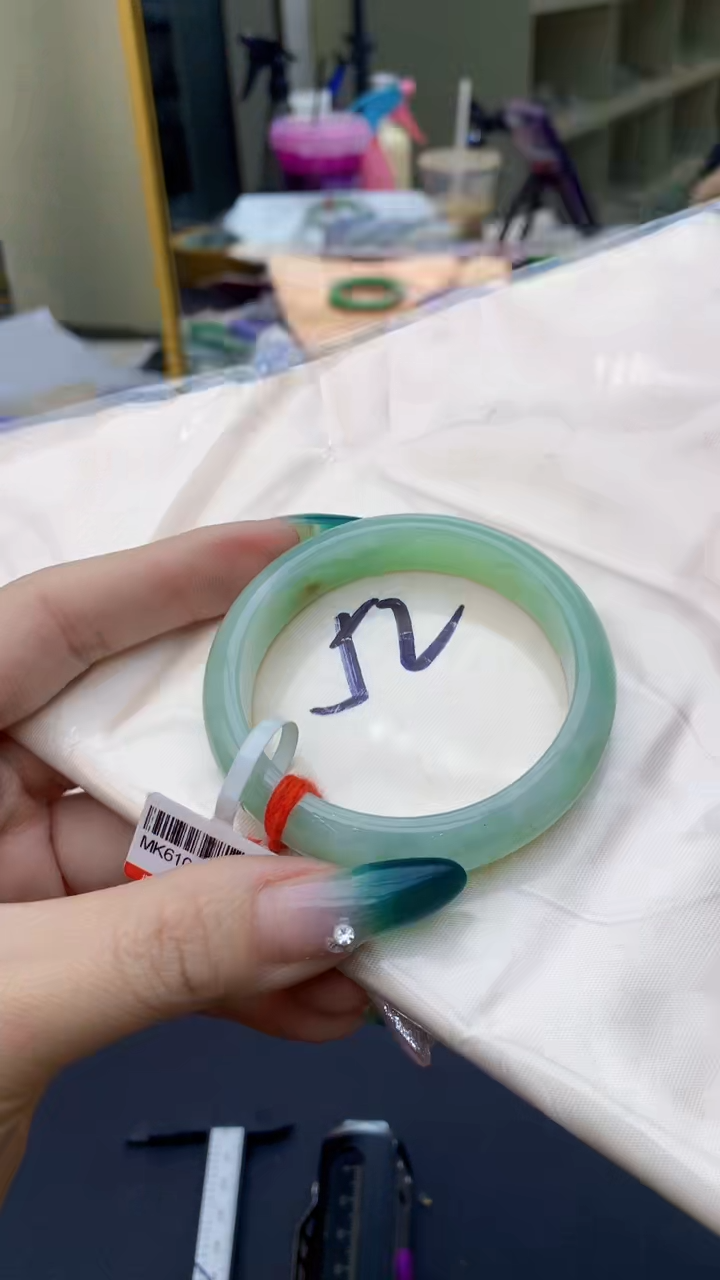 【闪购商品】翡翠手镯未镶嵌0850421313