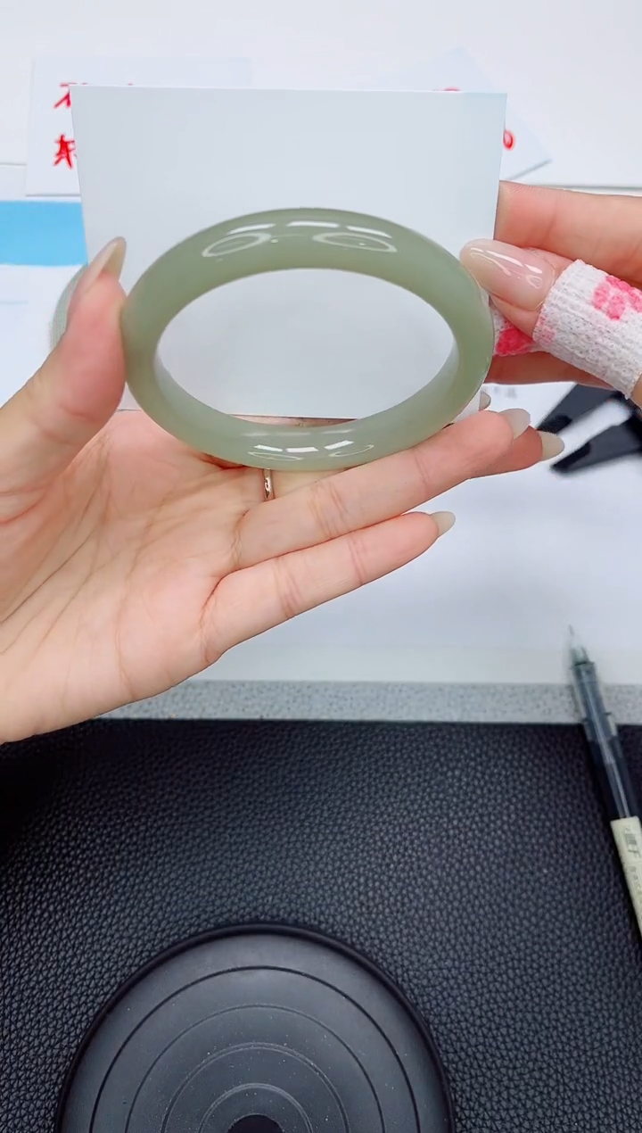 石英质玉手镯未镶嵌a45-60.7