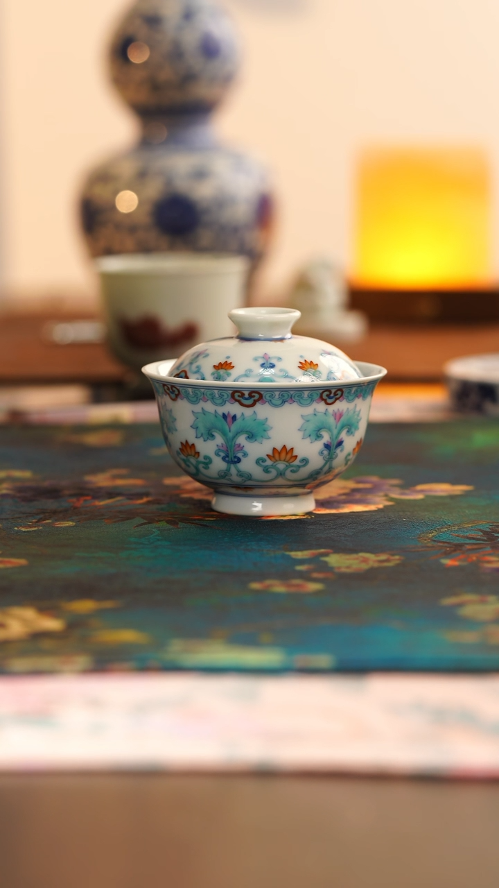 【闪购商品】望玉斗彩卷草盖碗