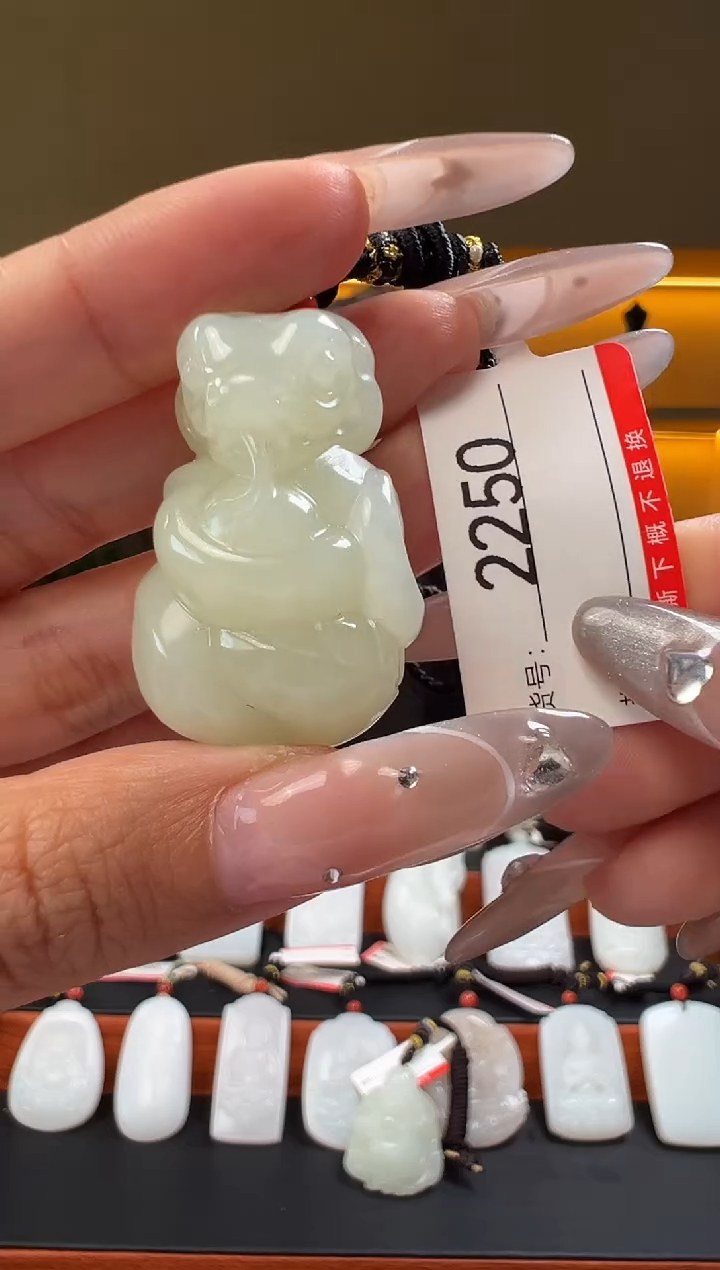 颈饰未镶嵌和田玉1