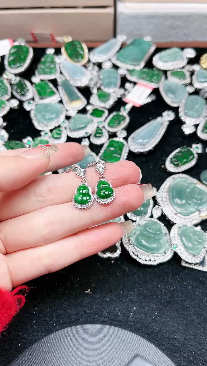 【闪购商品】翡翠颈饰未镶嵌1557赠皮绳