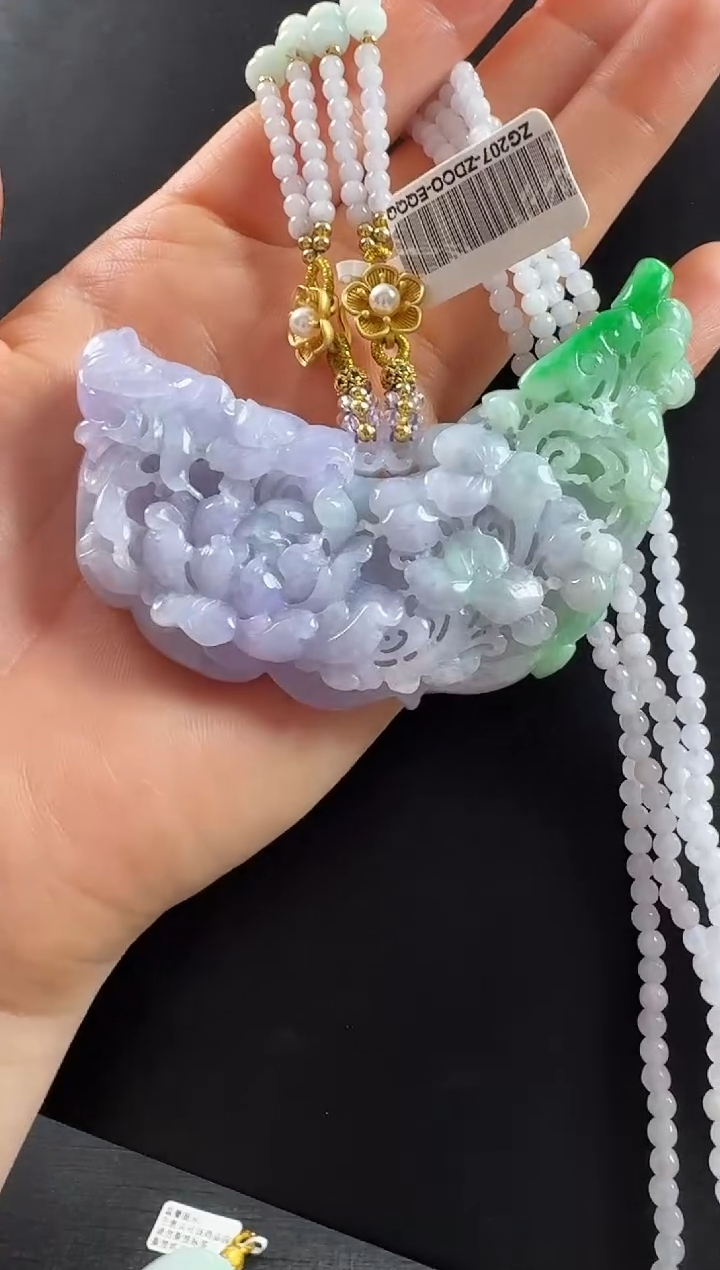 颈饰未镶嵌翡翠弯弯