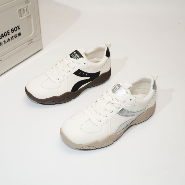 2621 大码女鞋40-43德训鞋女秋季新款平底运动鞋女时尚真皮休闲鞋