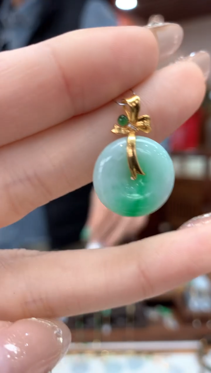 【闪购商品】翡翠吊坠(不含链)18K金镶嵌平安扣