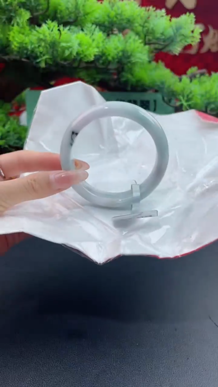 【闪购商品】翡翠手镯未镶嵌11翡翠手镯（微瑕）