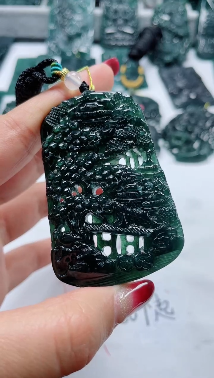 【闪购商品】翡翠颈饰未镶嵌          