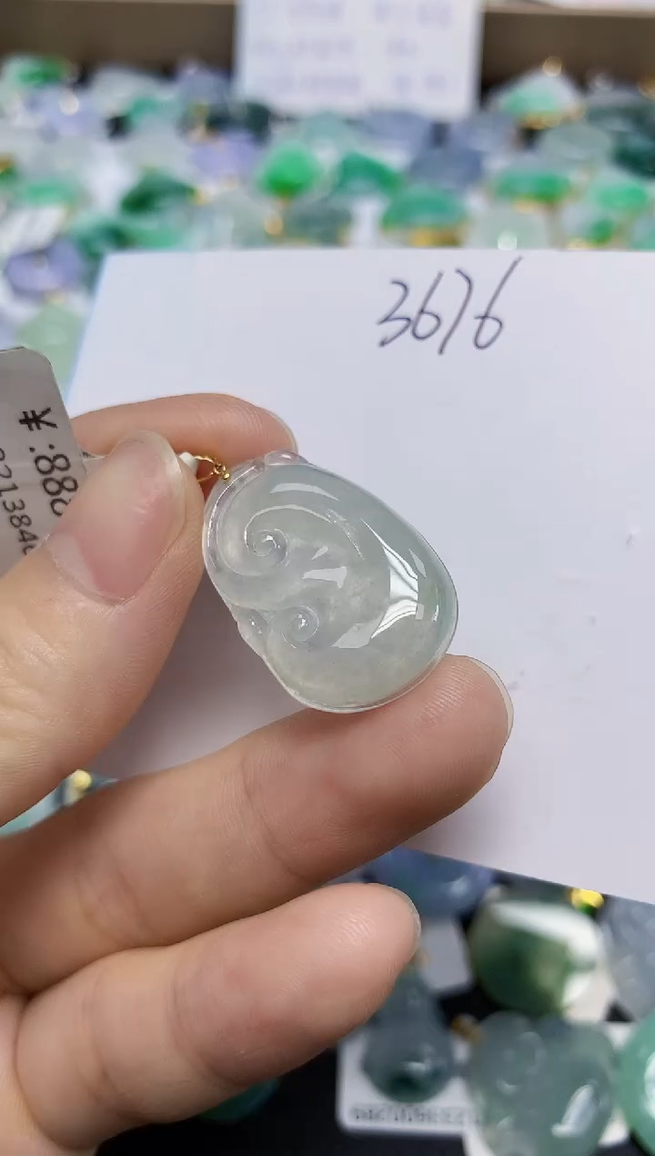 翡翠18K金镶嵌颈饰天然缅甸翡翠A货