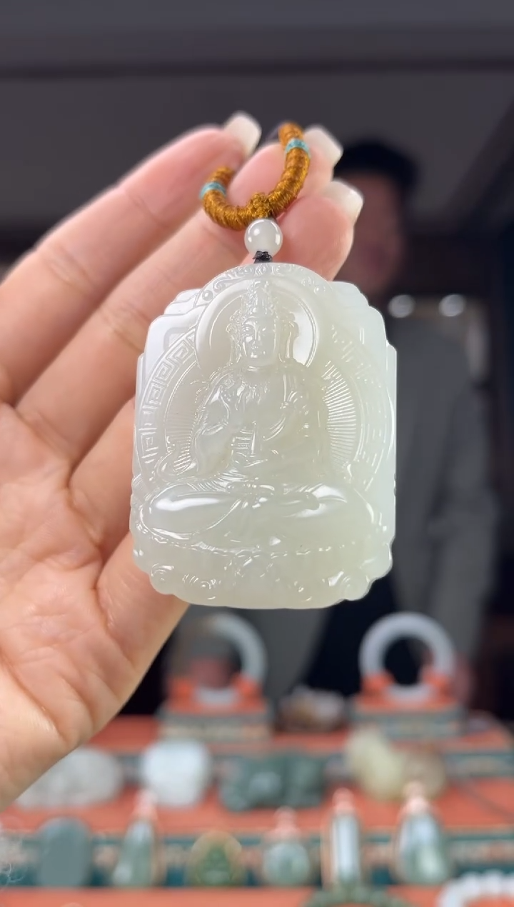 颈饰未镶嵌和田玉佩佩