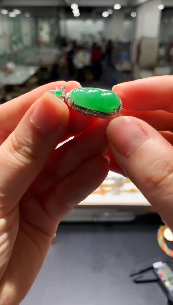 【闪购商品】翡翠18K金镶嵌吊坠(不含链)豆子|不退不换