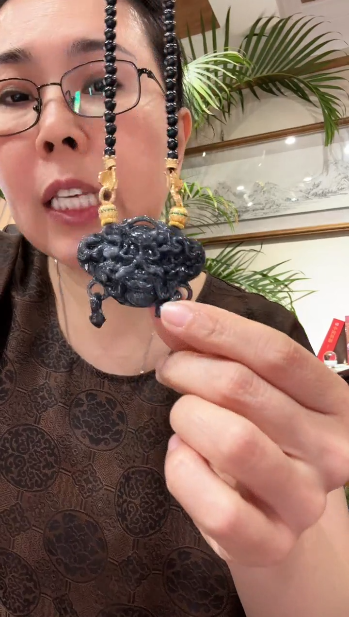 翡翠未镶嵌颈饰国风