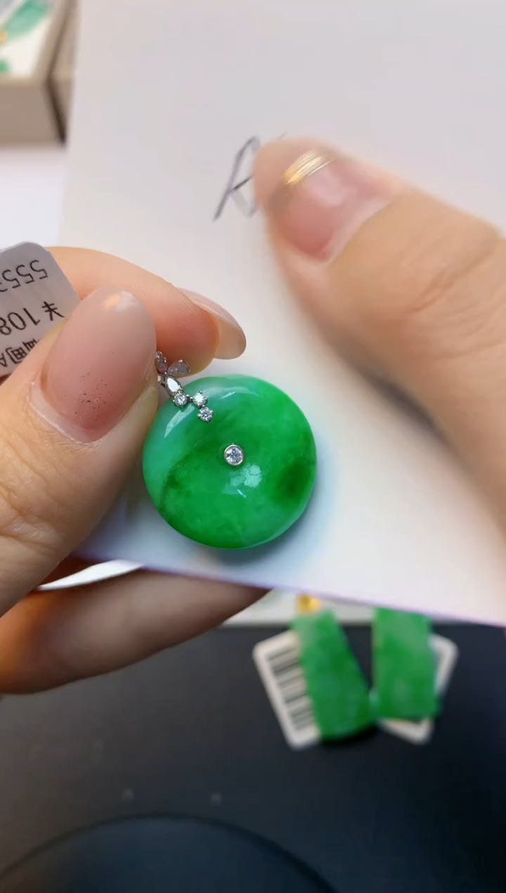 颈饰18K金镶嵌翡翠天然A货缅甸翡翠百元以上9元证书费自理