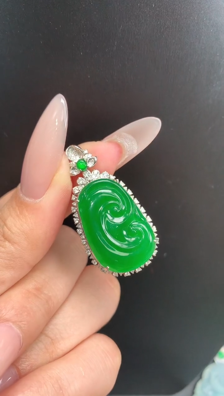 【闪购商品】翡翠颈饰18K金镶嵌如意