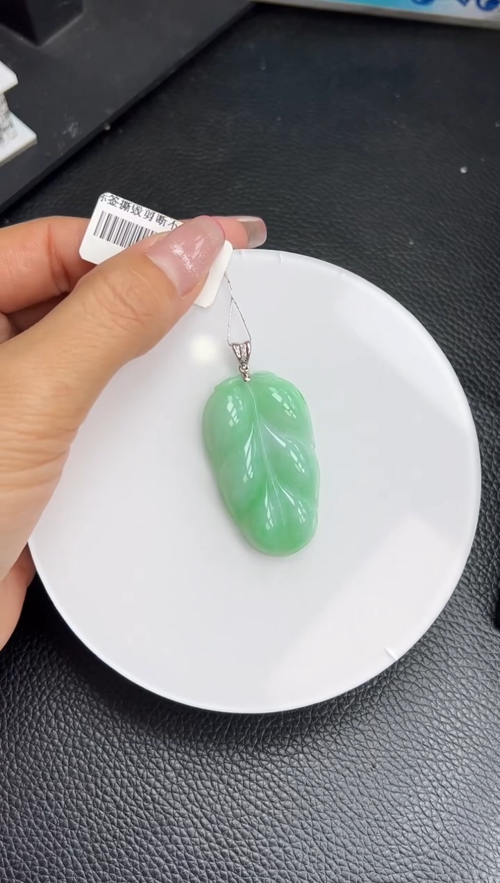 【闪购商品】翡翠颈饰18K金镶嵌YM1036-8 叶子