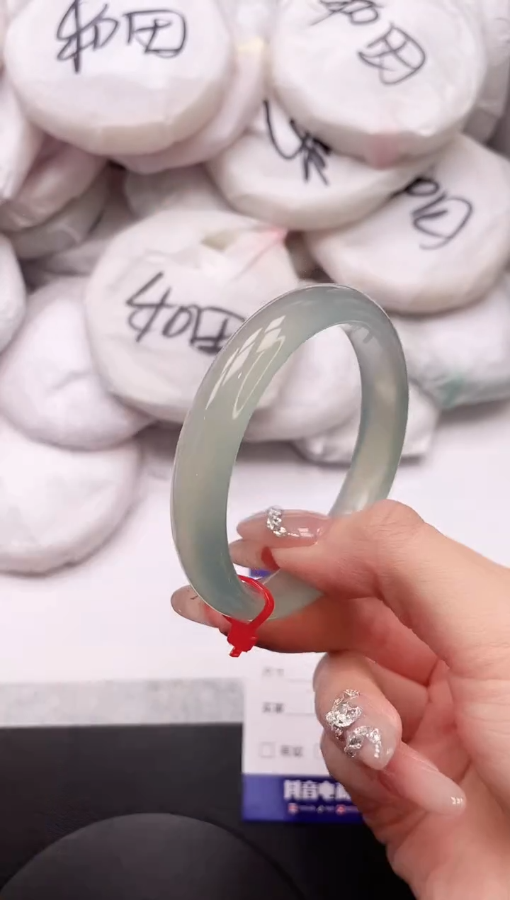 【闪购商品】石英质玉手镯未镶嵌23K353-54