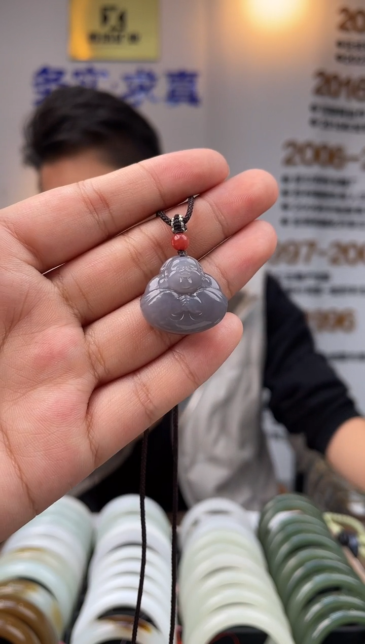 颈饰未镶嵌和田玉烟紫抱抱佛吊坠一件