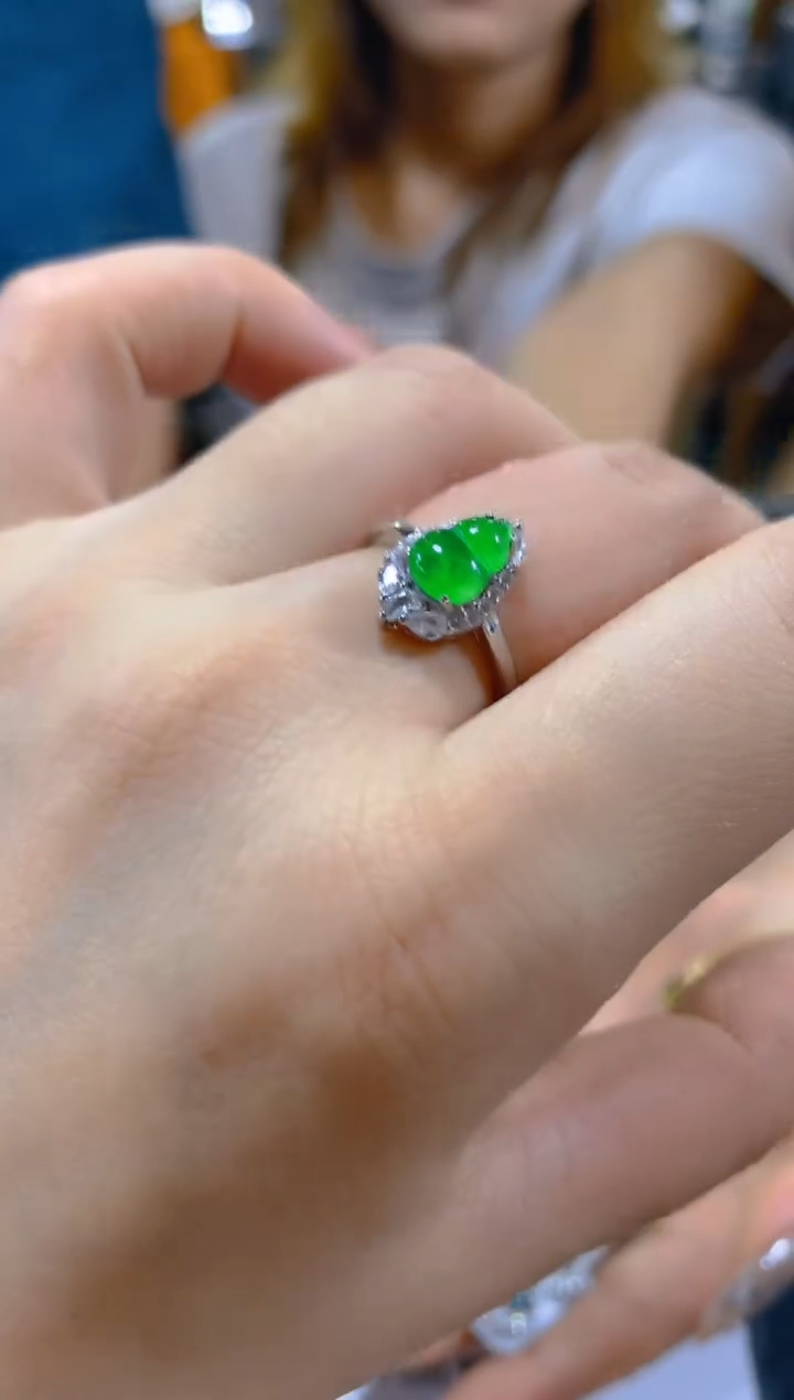 翡翠戒指未镶嵌多样性发一