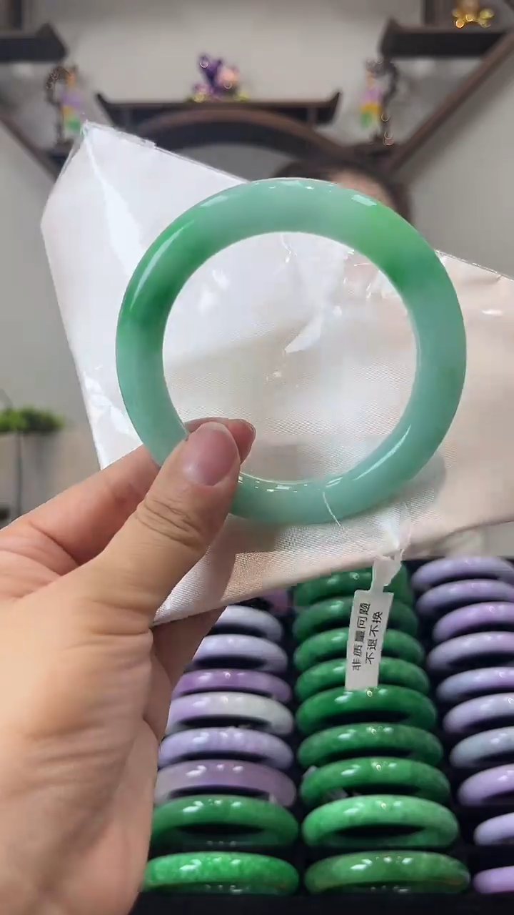 【闪购商品】砖雕闪92 圈口63.5 独货手镯