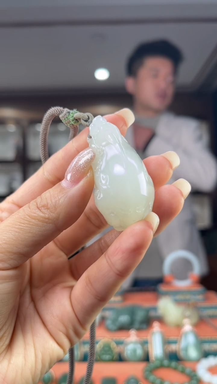 颈饰未镶嵌和田玉佩佩