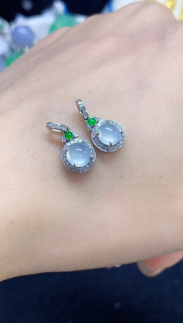 吊坠(不含链)18K金镶嵌翡翠多样性发其一