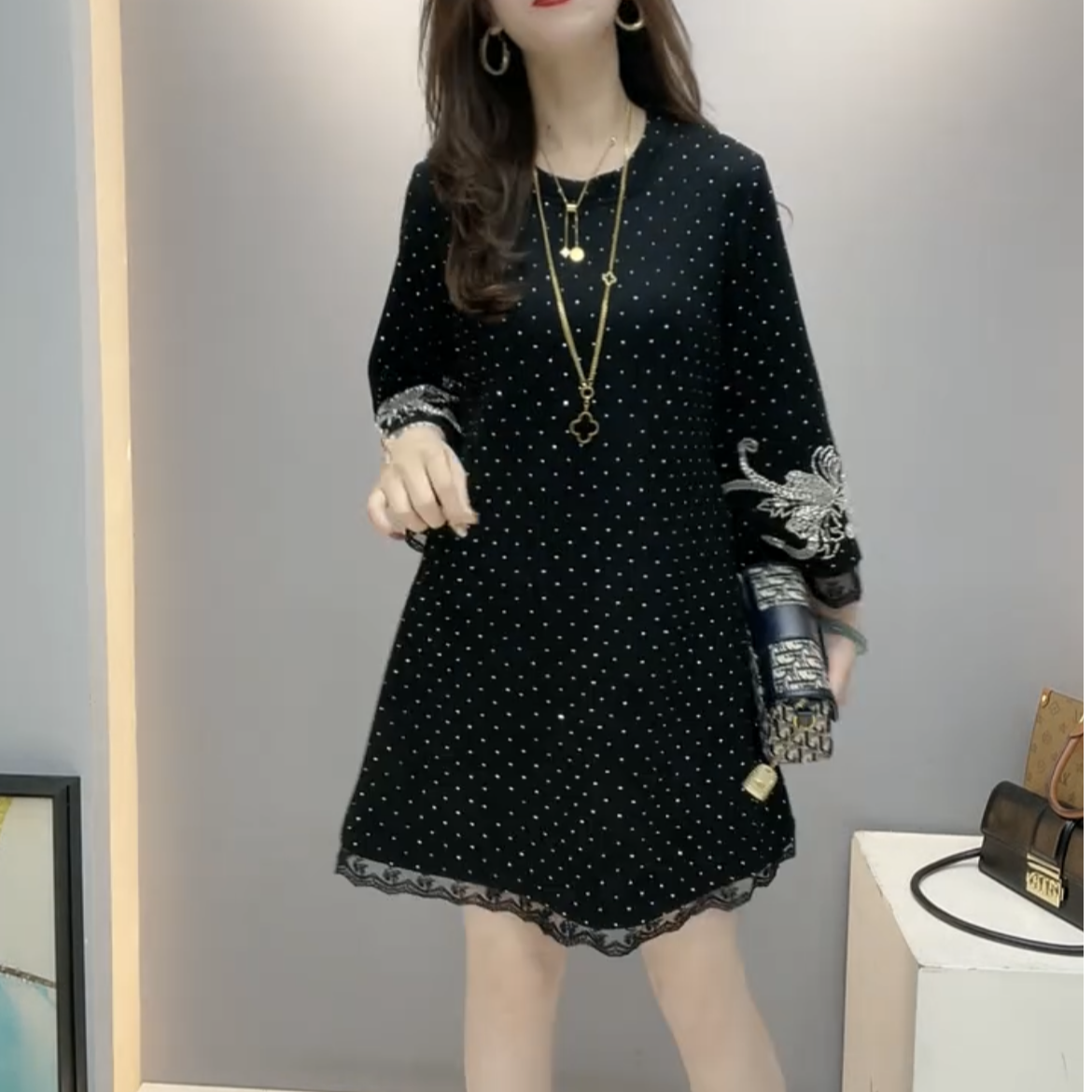 秋冬爆款重工减龄烫钻满天星圆领遮肚长袖显瘦连衣裙洋气时尚