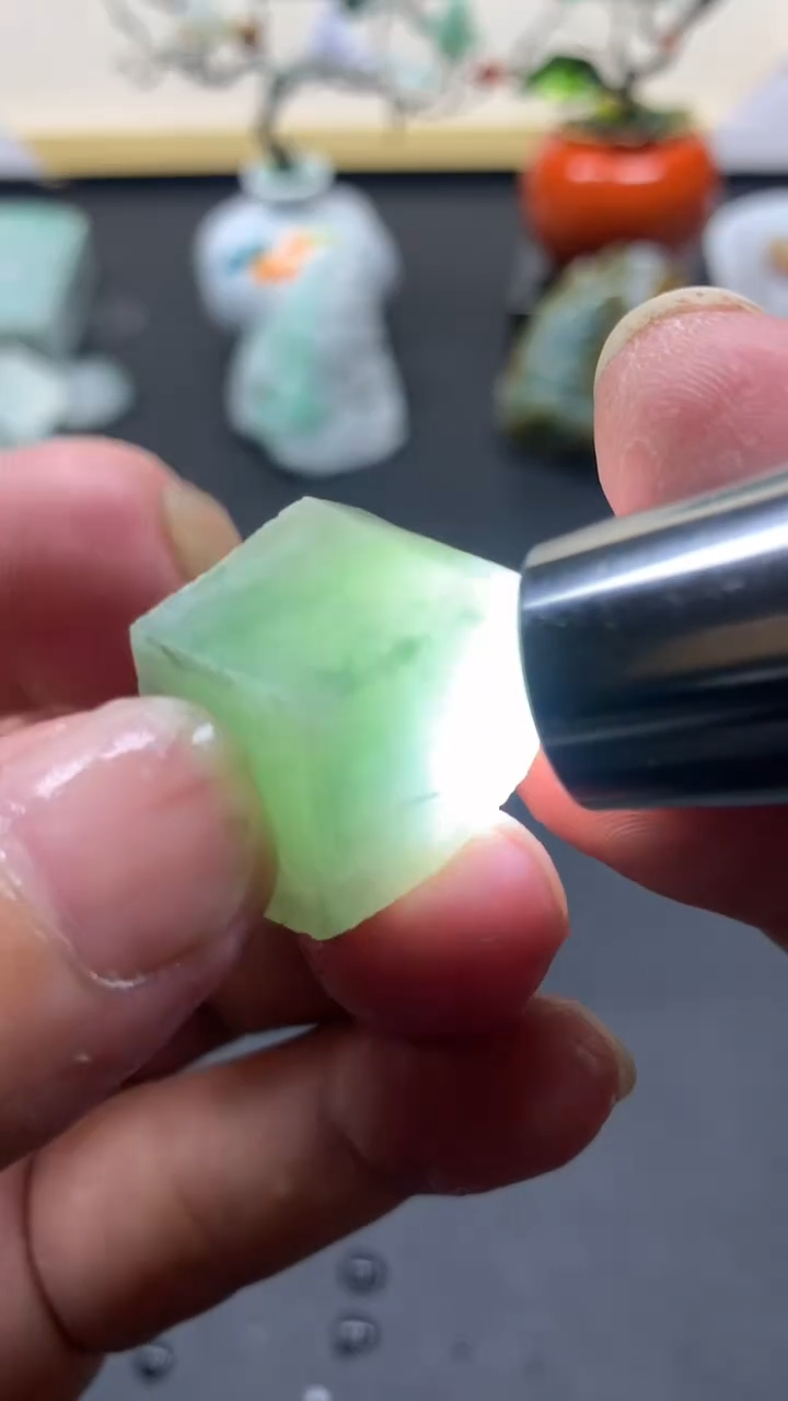 【闪购商品】翡翠颈饰未镶嵌天然翡翠A货