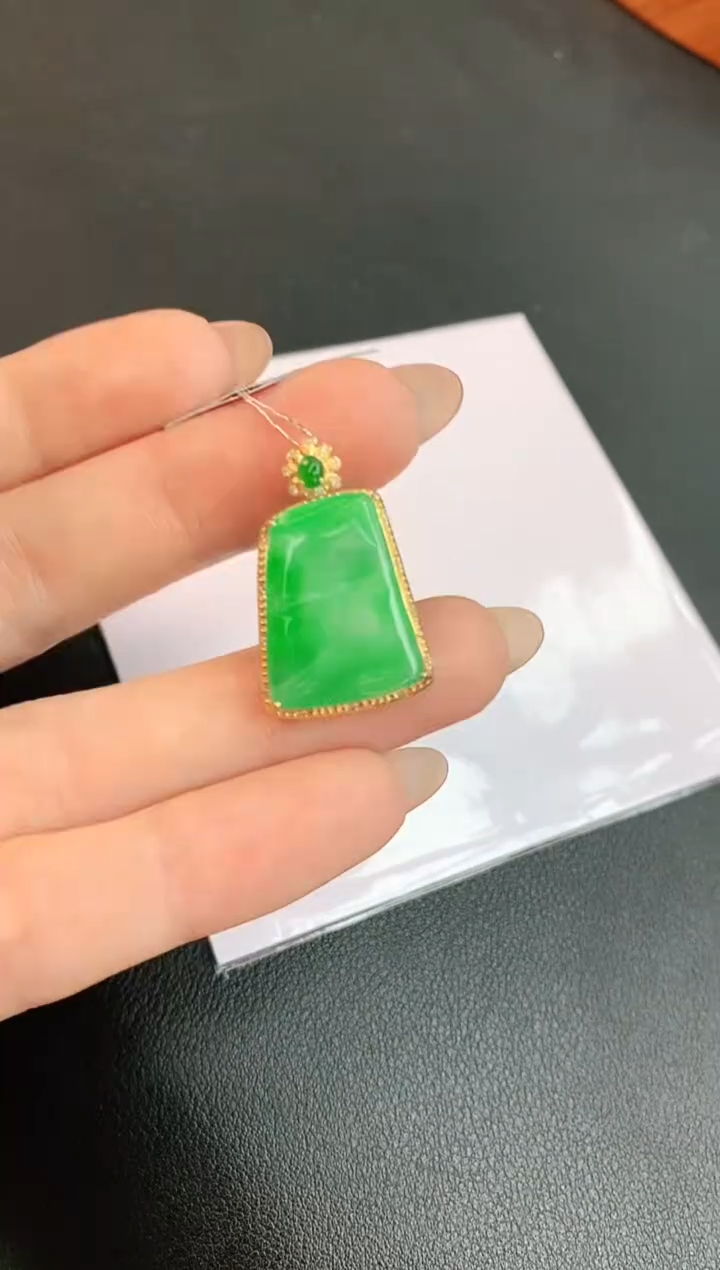 【闪购商品】翡翠颈饰18K金镶嵌赠礼盒证书 珍珍