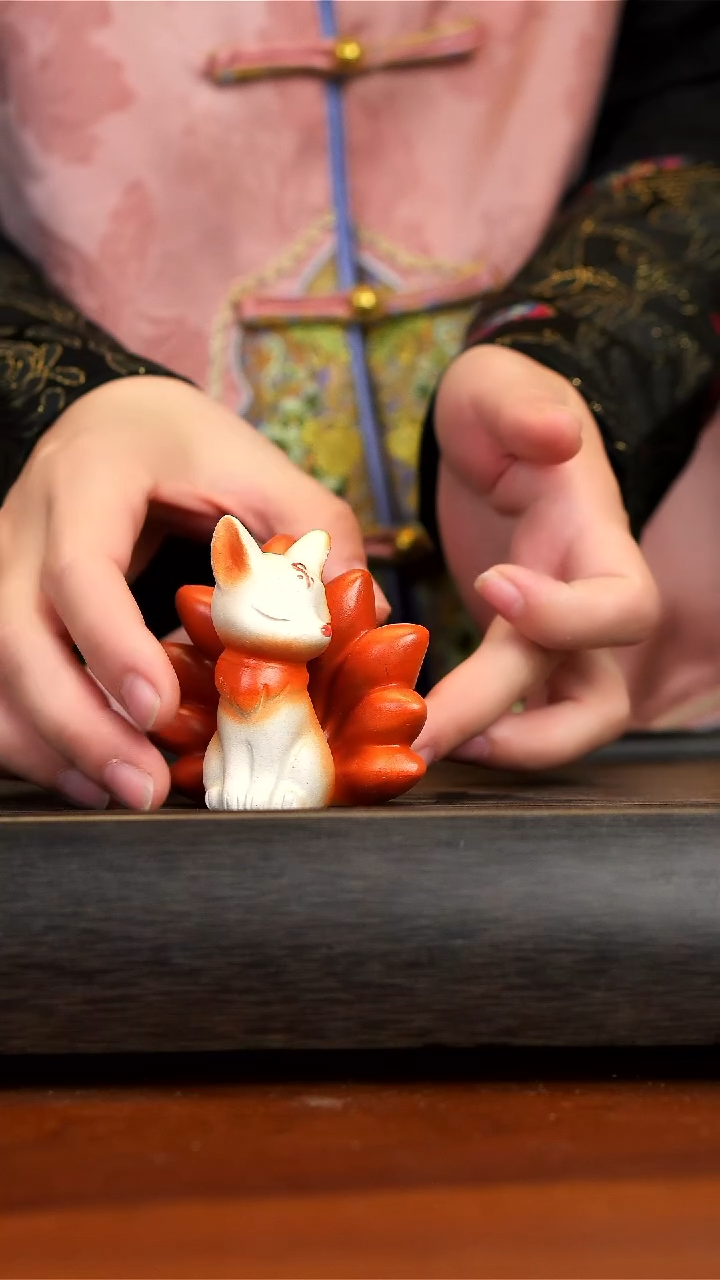 【闪购商品】紫砂茶壶白段泥粉浆九尾狐 蹲款