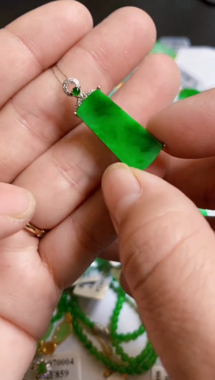 【闪购商品】翡翠颈饰18K金镶嵌无事牌