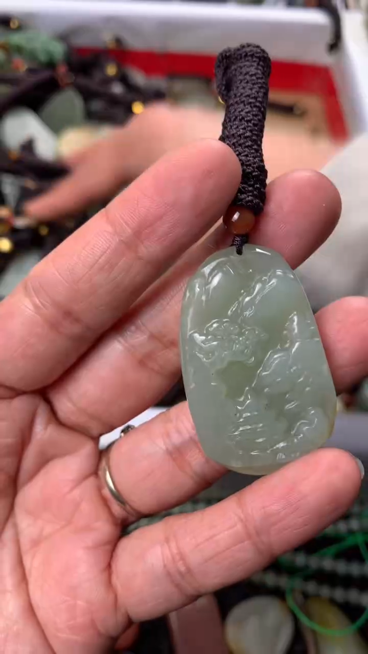 【闪购商品】和田玉颈饰未镶嵌多样性发货没有证书.拍一发一，有瑕