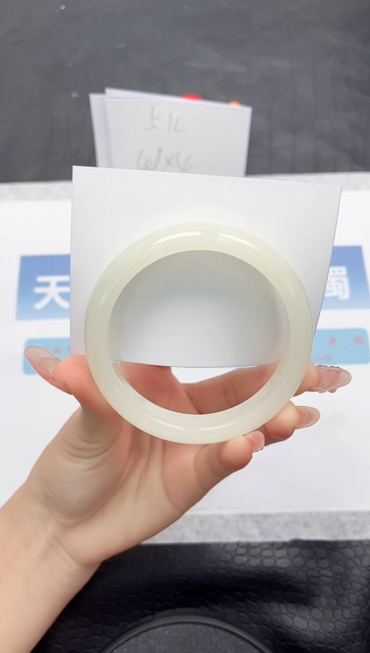 【闪购商品】石英质玉手镯未镶嵌O56-60.5