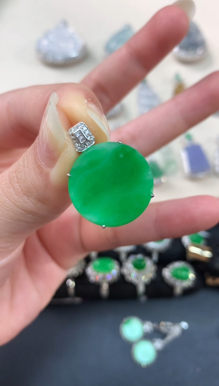 【闪购商品】翡翠吊坠(不含链)18K金镶嵌A16|16800