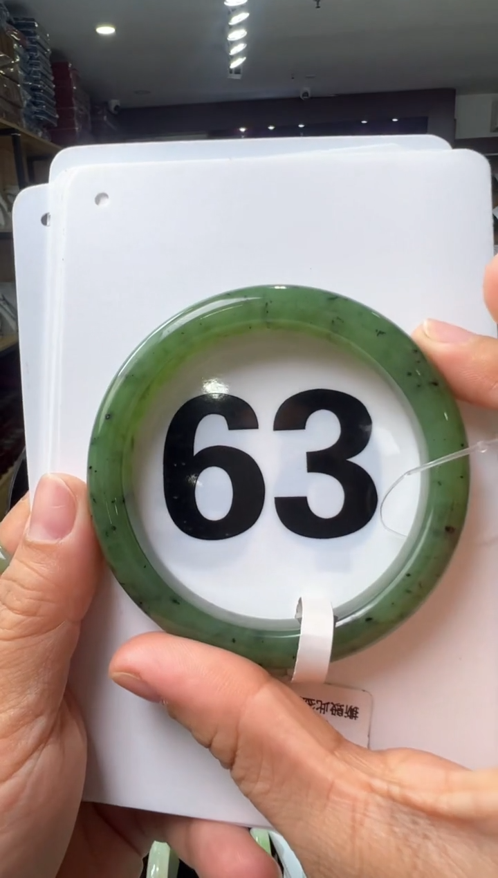 【闪购商品】和田玉手镯未镶嵌63圈口正装宽版冰苹果绿手镯