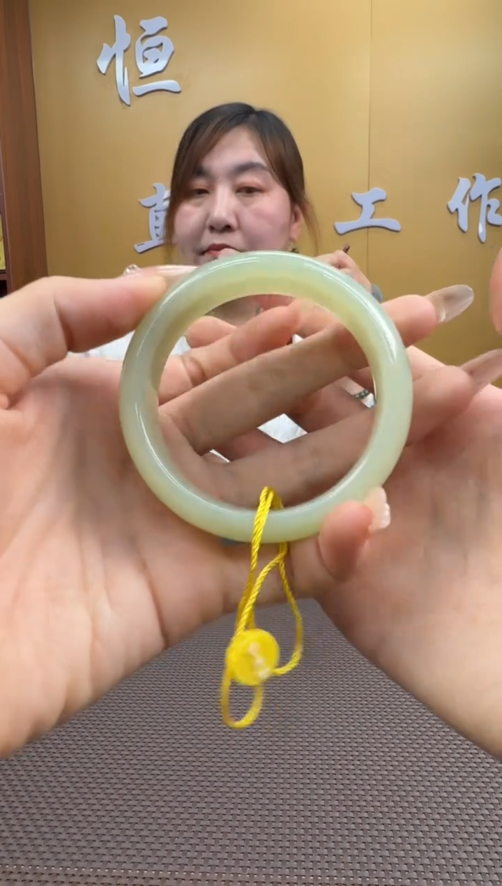 【闪购商品】和田玉手镯未镶嵌55