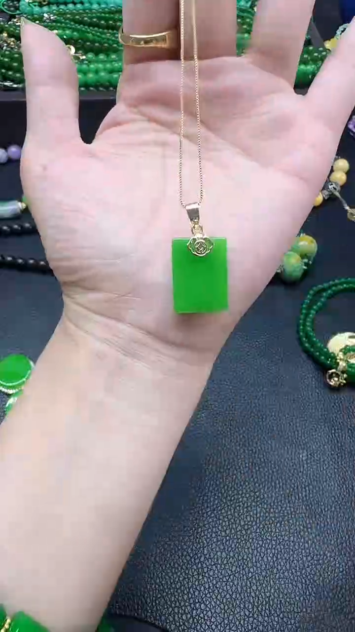 翡翠未镶嵌颈饰小方无事牌